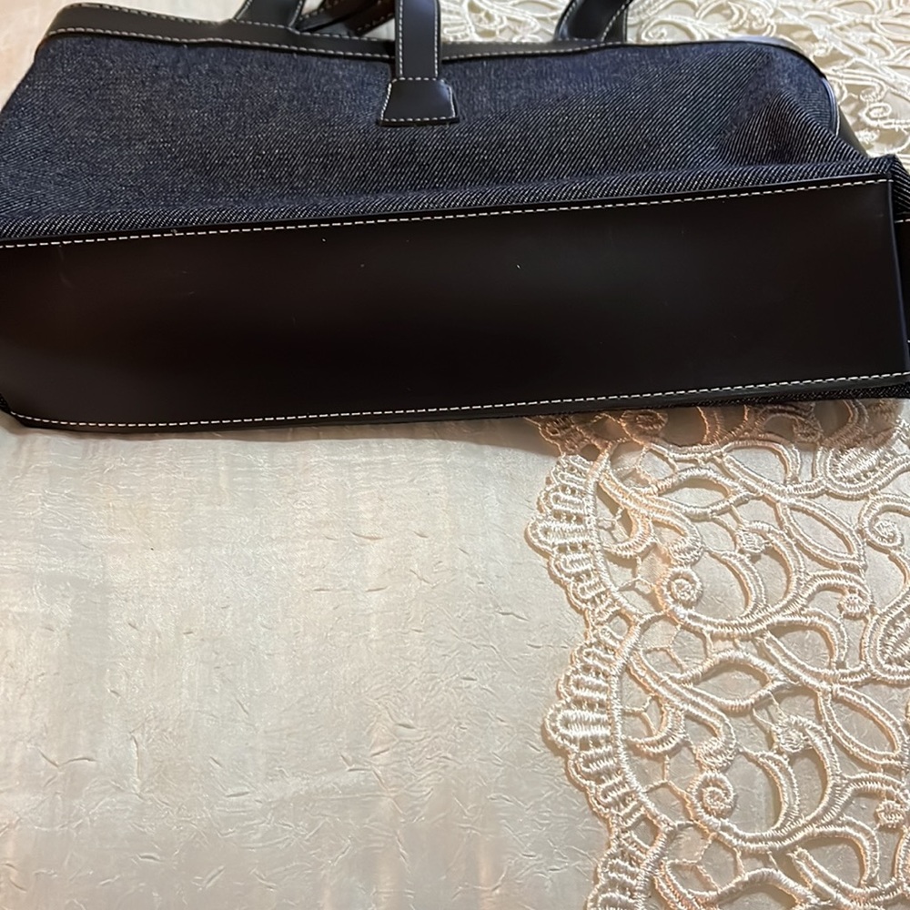 Handbag - Picture 3 of 7